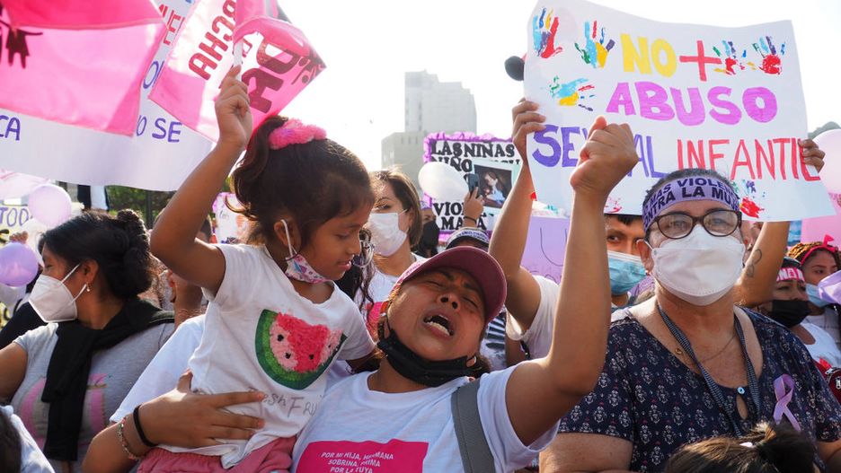 Protest przeciwko przemocy seksualnej wobec dzieci w Limie w Peru w 2022 roku