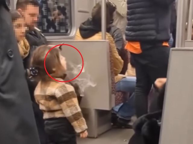 Dziecko pali e-papierosa w metrze. Szokujące nagranie