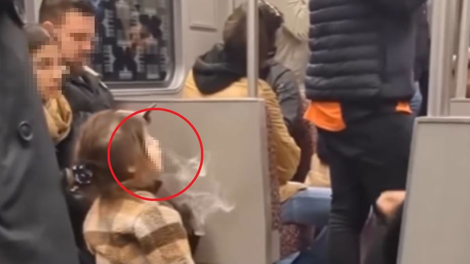 Dziecko pali e-papierosa w metrze. Szokujące nagranie