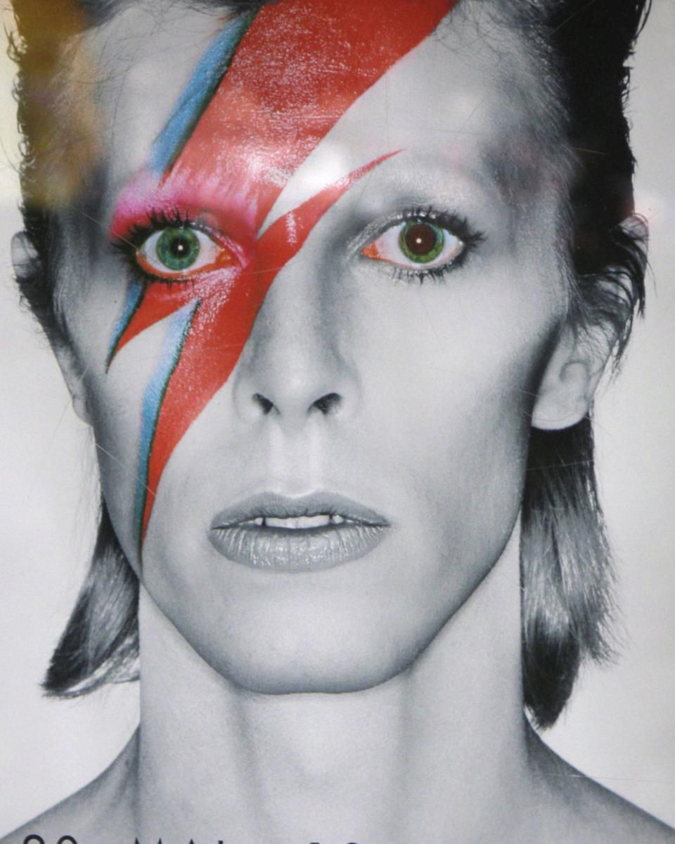 David Bowie i jego elektryzujące spojrzenie