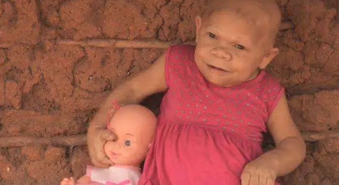 Maria jest uwięziona w ciele dziecka