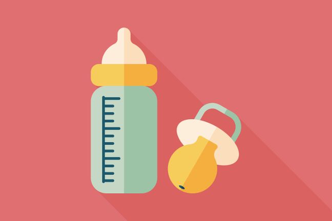 Warto mieć pod ręką butelkę oraz smoczek, aby dziecku nie zatykały się uszy w czasie lotu