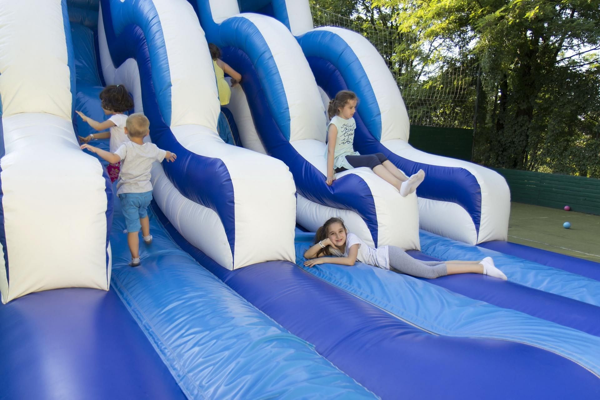 Dzieci uwielbiają &quot;dmuchańce&quot;