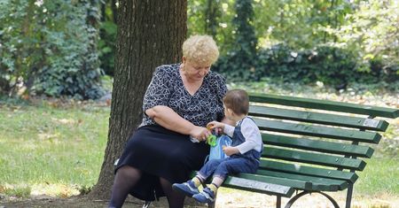 "Teściowa oszalała". Mama nie może znieść zachowania babci