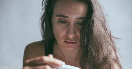 Jak działa test ciążowy? Wskazania, rodzaje i przebieg testu ciążowego