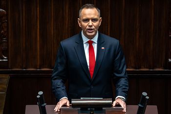 1000 zł miesięcznie dla rodzin. Nawrocki podpisał projekt ustawy
