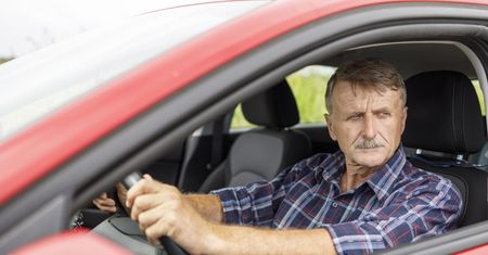 Co z seniorami za kółkiem? Unia Europejska podjęła decyzję ws. badań lekarskich