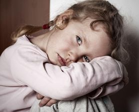 Doświadczenie biedy w dzieciństwie może mieć negatywne psychologiczne skutki w dorosłości