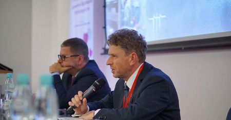 "Nie ma złotej witaminy czy złotego warzywa, które obniża poziom ciśnienia..." - o nadciśnieniu z prof. Maciejem Lesiakiem