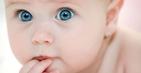 10 zabaw pobudzających zmysły dziecka