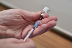 Lek przeciwko RZS może osłabiać działanie szczepionki przeciwko COVID-19