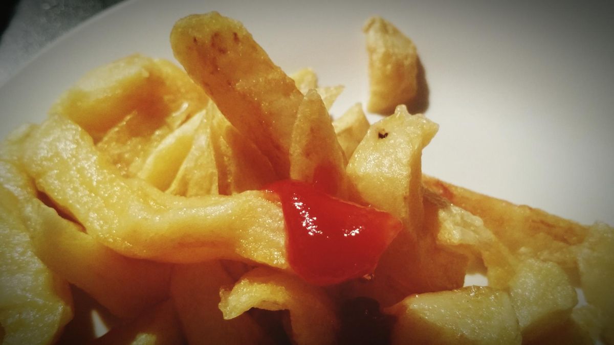 Może zwiększać ryzyko raka niemal o połowę. Badacze ujawniają szkodliwość diety prozapalnej