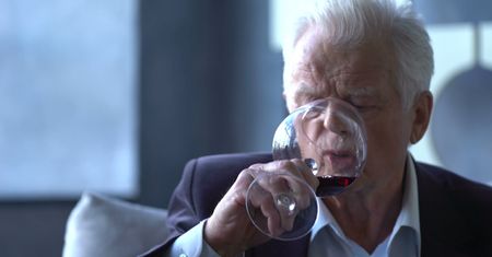 Choroby, które mogą cię dopaść, jeśli codziennie będziesz pić alkohol (WIDEO)