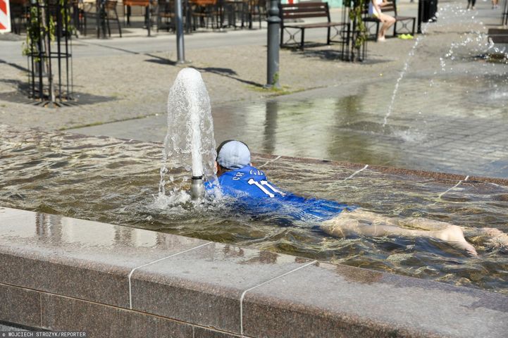 GIS ostrzega przed wodą w miejskich fontannach. Wylicza schorzenia, które powoduje