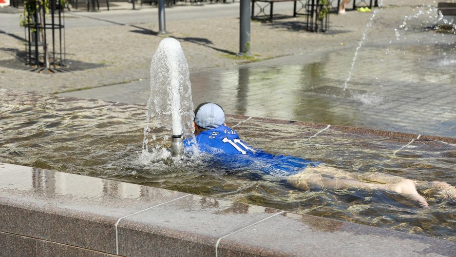GIS ostrzega przed wodą w miejskich fontannach. Wylicza schorzenia, które powoduje