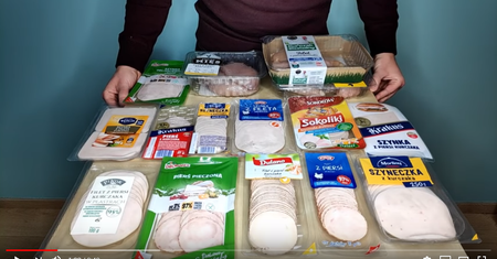 Vloger sprawdził, ile wody jest w popularnych wędlinach drobiowych