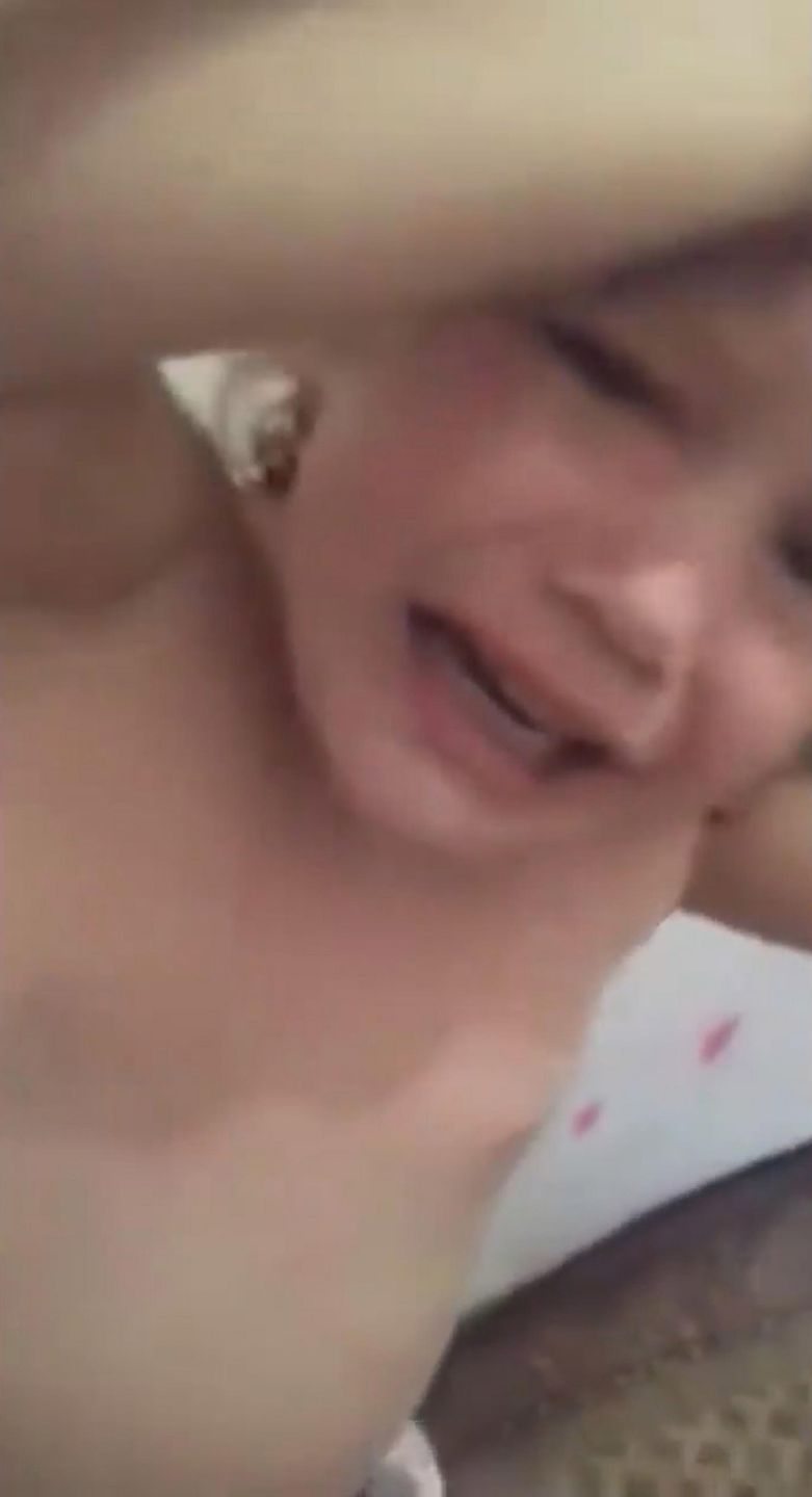 Kobieta jest przesłuchiwana przez policję