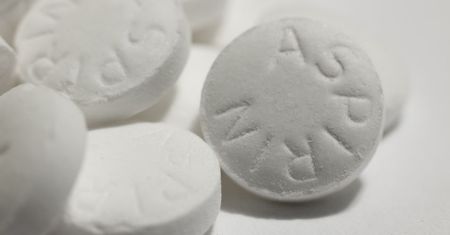 Skutki uboczne przyjmowania aspiryny. Niepokojące wyniki badań