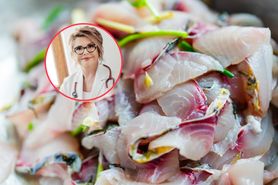 Mogą być w świątecznym śledziku i sushi. Lekarka przestrzega przed groźnymi pasożytami 