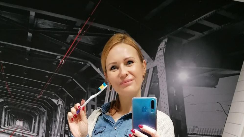 Mycie zębów w pracy to ważna czynność