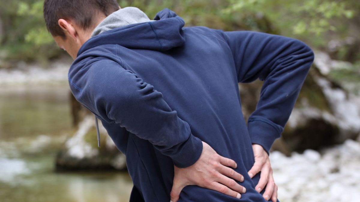 Zdaniem badaczy codzienne spacery mogą być remedium na bóle pleców