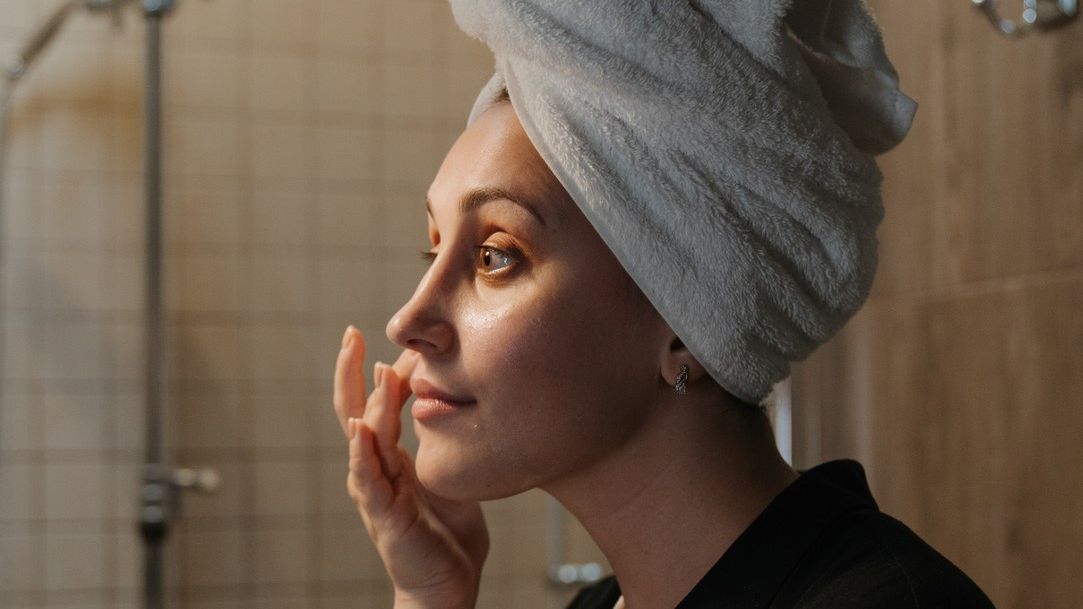 Glukonolakton – kosmetyki, działanie, właściwości i szkodliwość