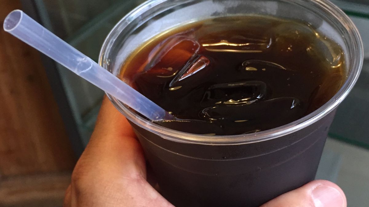 Dlaczego cold brew działa inaczej niż espresso? To nie tylko kwestia smaku