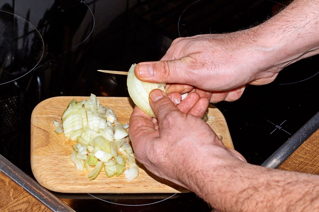 Ten objaw alzheimera zauważysz w kuchni. Nie ignoruj