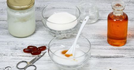 Prosta mikstura na dobry sen - miód, olej kokosowy i sól morska