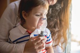 Pojawia się u dzieci i atakuje ich układ oddechowy. Krztusiec znów groźny – coraz więcej przypadków choroby w Polsce
