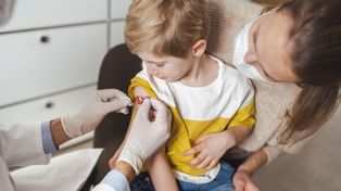 Autyzm pojawia się po szczepieniu? Jest analiza WHO