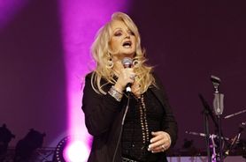 Chrypa Bonnie Tyler jest wynikiem operacji strun głosowych