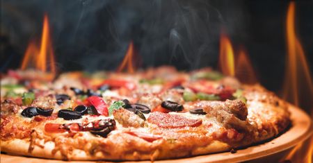 Czego nie powinieneś kłaść na pizzę? (WIDEO)