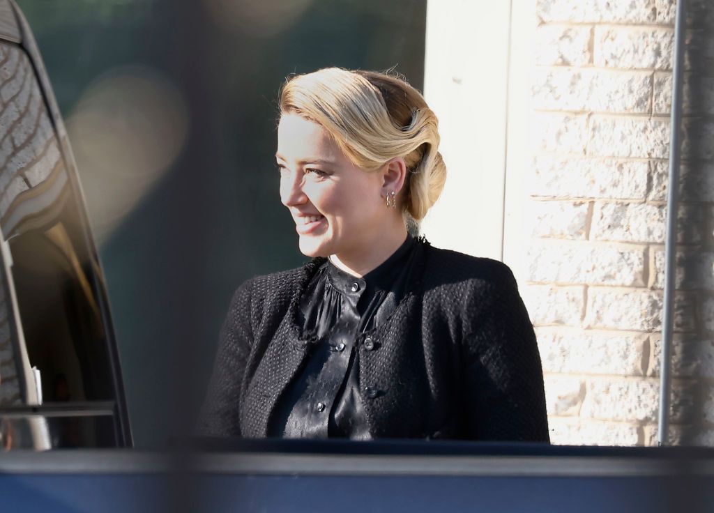 Amber Heard miała być ofiarą przemocy fizycznej, psychicznej i seksualnej