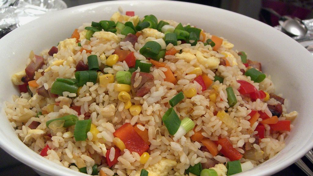 Sałatka z ryżem i warzywami