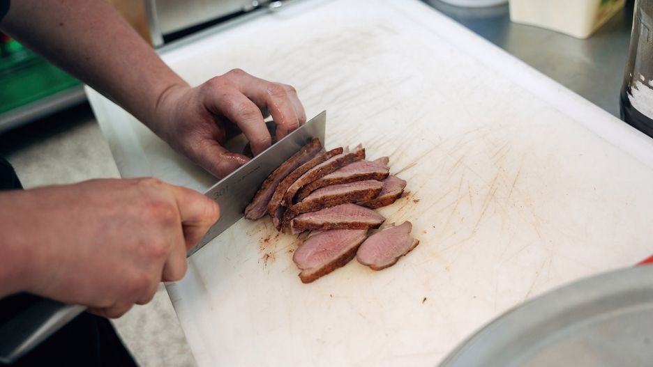 Deski do krojenia z plastiku lepiej wymienić na szklane