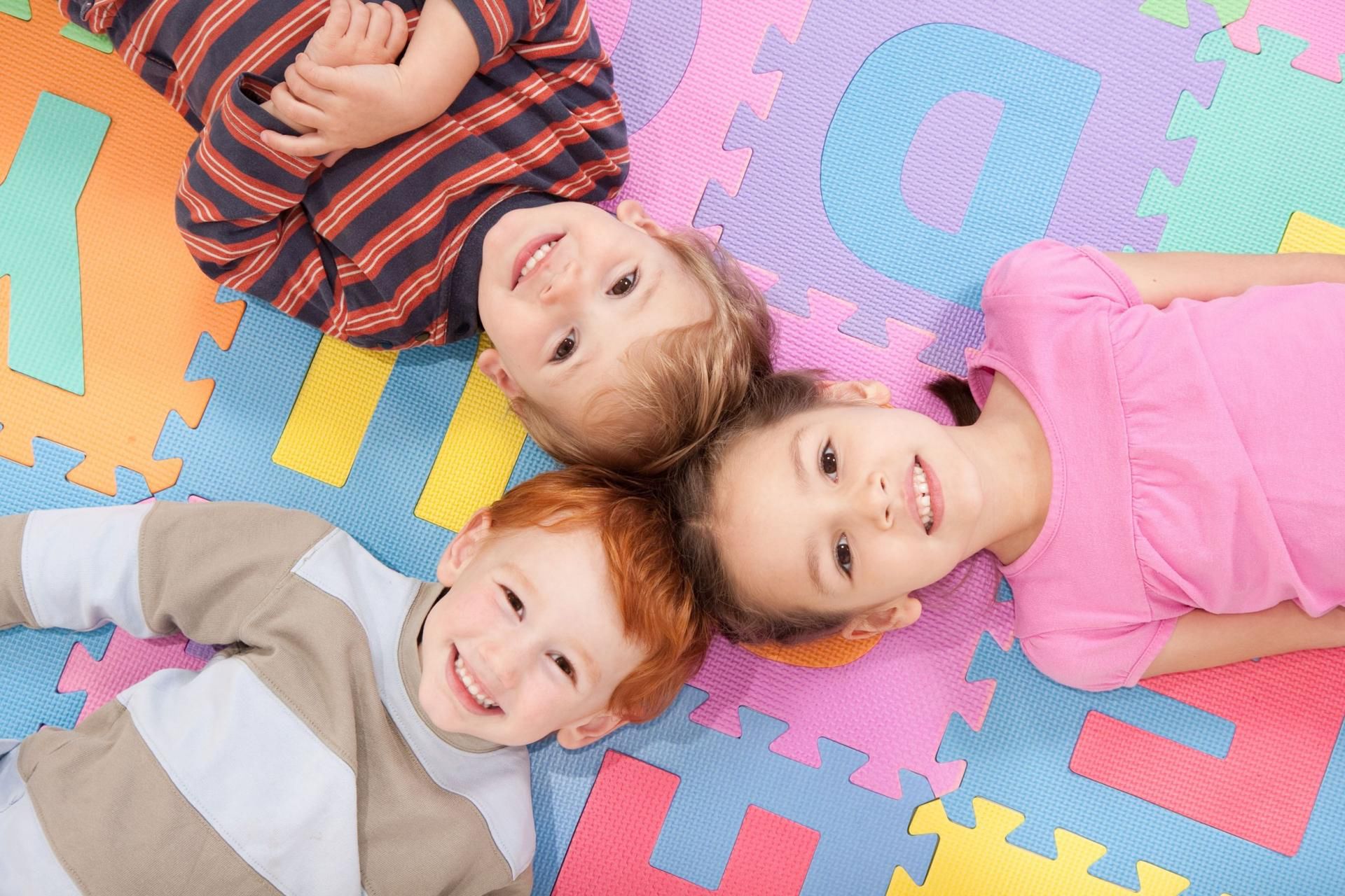 Rówieśnicy przebywający w otoczeniu chorego