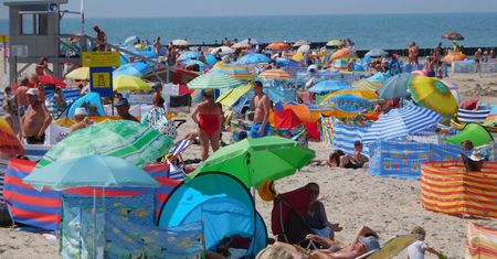 Jadą całymi rodzinami. Taki mają sposób na tanie wakacje
