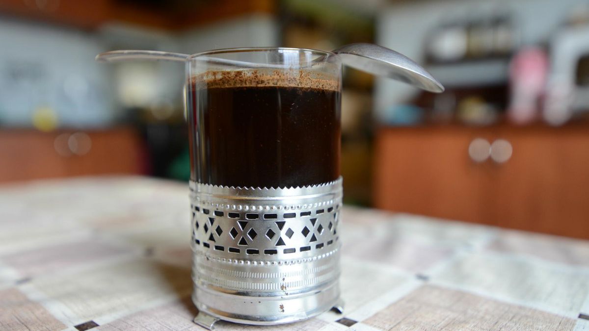 Regularne picie kawy zapobiega zespołowi jelita drażliwego? Naukowcy znają odpowiedź