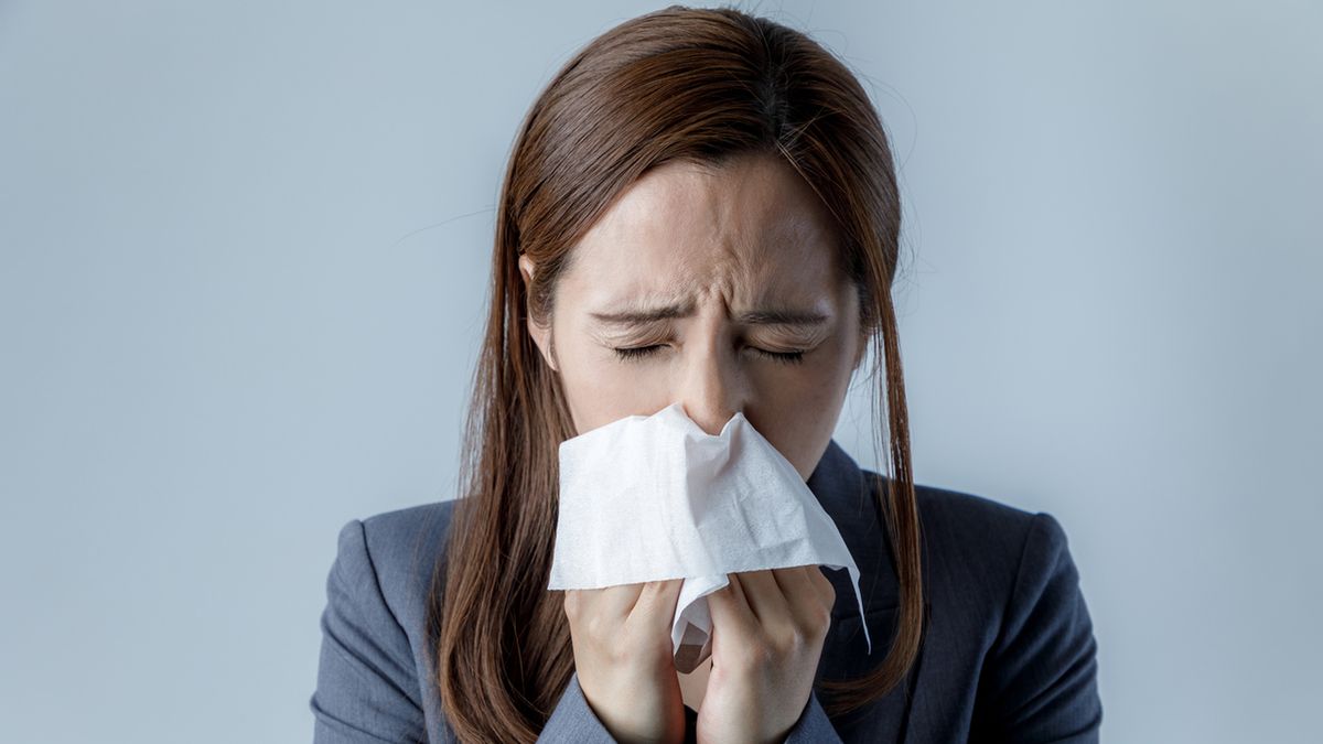 Uporczywy katar i drapanie w gardle. Jak wygrać z przeziębieniem?