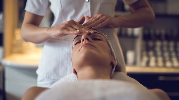 HydraFacial to zabieg medycyny estetycznej.