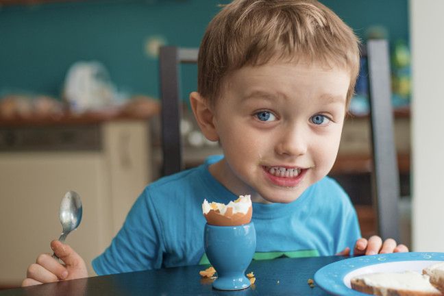 Jednym ze składników jajek jest cholina, która wzmacnia pracę mózgu