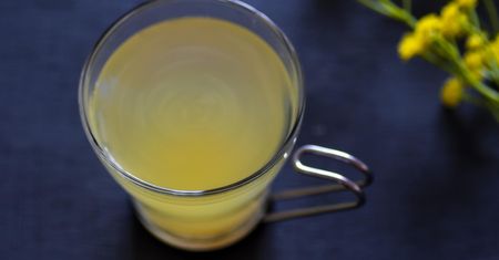 Kruszy kamienie nerkowe w drobny pył. Złotą herbatę przygotujesz w 10 minut