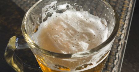 Alkohol w czasie upałów może okazać się zabójczy. Dr Stolińska: To często kończy się bardzo groźnymi sytuacjami