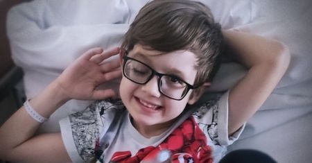 Przez nowotwór chłopiec stracił oko. Chciałby wyglądać jak inne dzieci