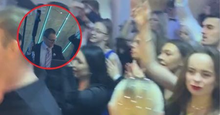 Nagrali dyrektora na studniówce. "Wszyscy maturzyści w szoku"