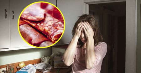 Takie jedzenie zwiększa ryzyko raka piersi. Lekarze ostrzegają