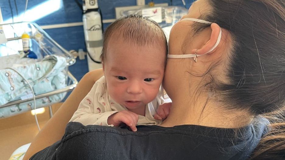 Dramat młodej matki. Trzy dni po porodzie wróciła do pracy, by opłacić szpital