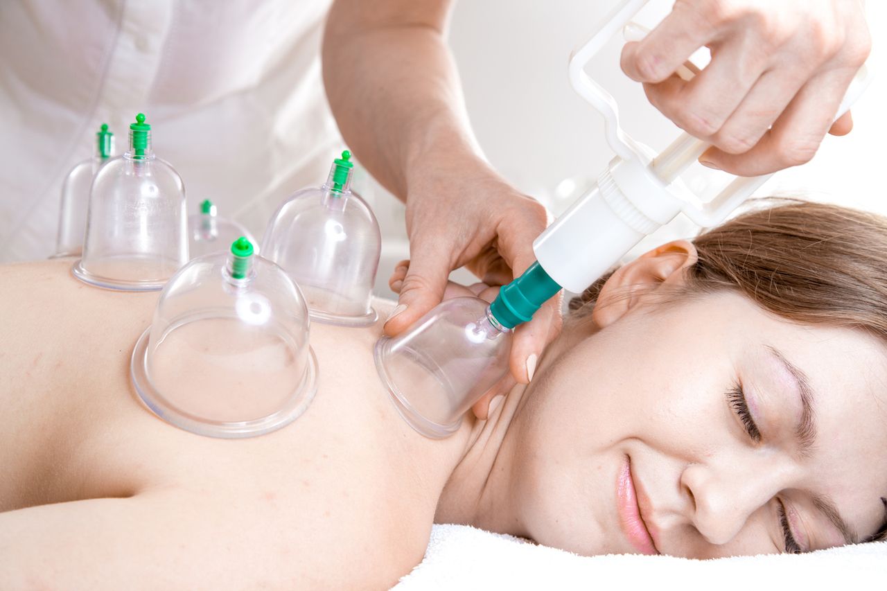 Bańki - leczenie przeziębienia, technika stawiania