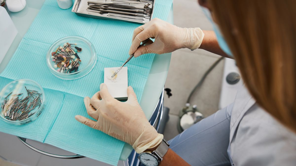 Tlenek cynku to materiał wykorzystywany przez stomatologów.